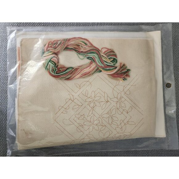 Elsa Williams Embroidery Kit Salt Marsh Roses Vintage #03512 NEW SEALED - Picture 2 of 2